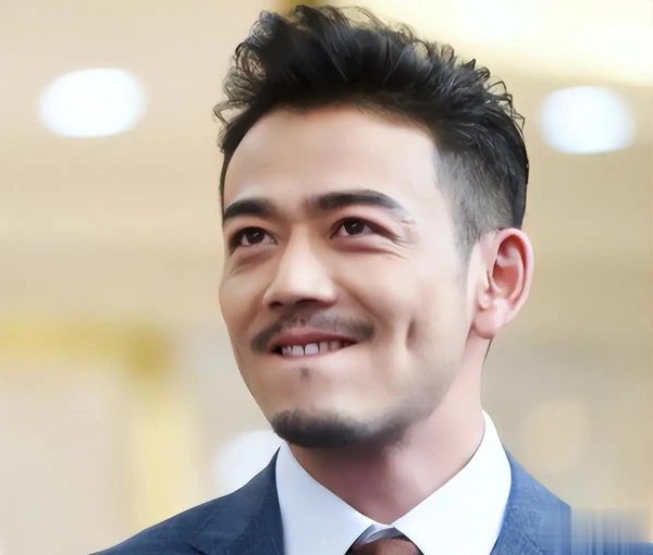 万联证券 收手吧欧豪！新剧演警察挤眉弄眼，上线一天被判“死刑”