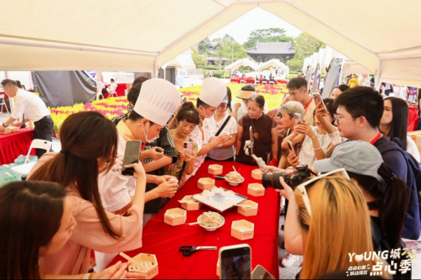 兴泊证券 市场迸发出蓬勃活力，大湾区餐饮点亮假日消费